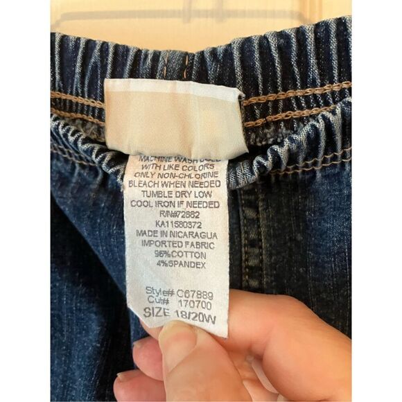 Essentials by Maggie Denim Capris 18/20 - Picture 4 of 9